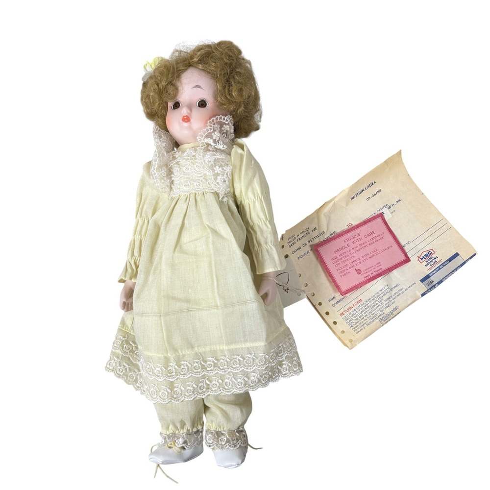 Heritage Collector 1988 Vintage‎ Doll Porcelain Face Musical Doll Yellow Lace